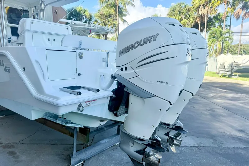 Knot Online Yacht Photos Pics 32 SeaVee - Engines