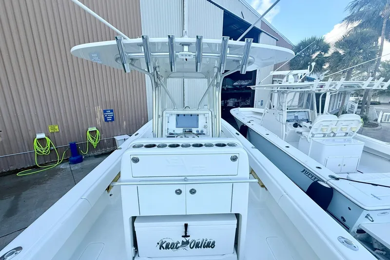 Knot Online Yacht Photos Pics 32 SeaVee - Cockpit