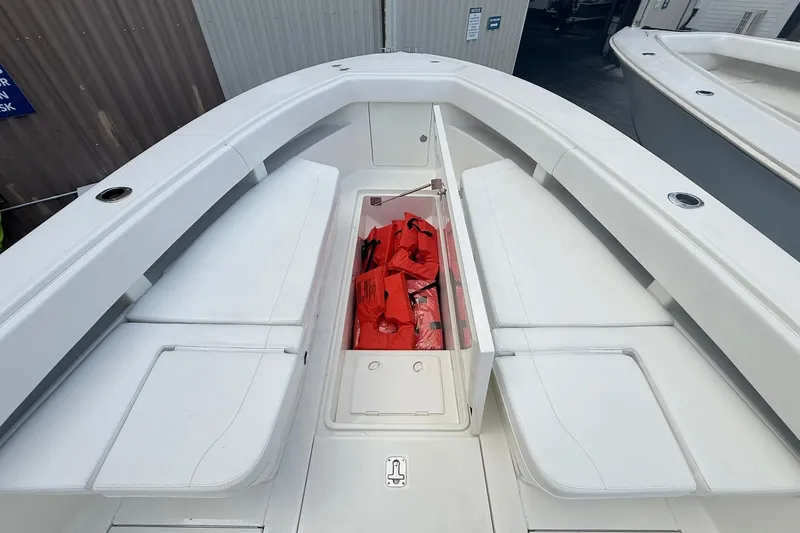 Knot Online Yacht Photos Pics 32 SeaVee - Bow Storage