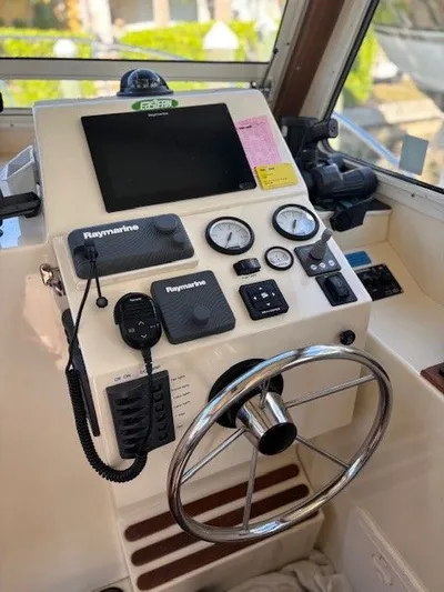 Rhode Waves Yacht Photos Pics Helm console of a 2018 Eastern 27 Islander Hardback boat.