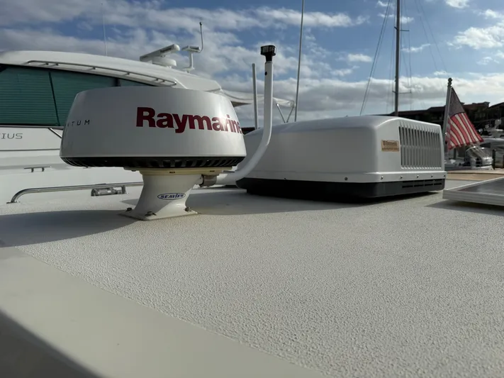 Rhode Waves Yacht Photos Pics Raymarine equipment on a 2018 Eastern 27 Islander Hardback boat.