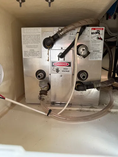 Rhode Waves Yacht Photos Pics High voltage unit in Eastern 27 Islander Hardback boat, year 2018.