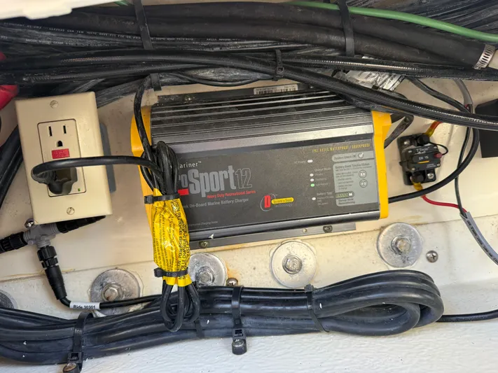 Rhode Waves Yacht Photos Pics ProSport12 battery charger in Eastern 27 Islander Hardback 2018.