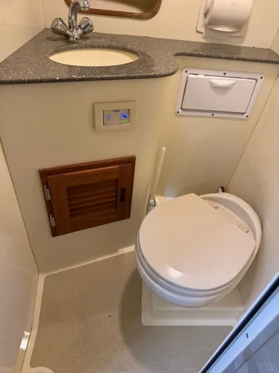 Rhode Waves Yacht Photos Pics Eastern 27 Islander Hardback 2018 bathroom with toilet and sink.