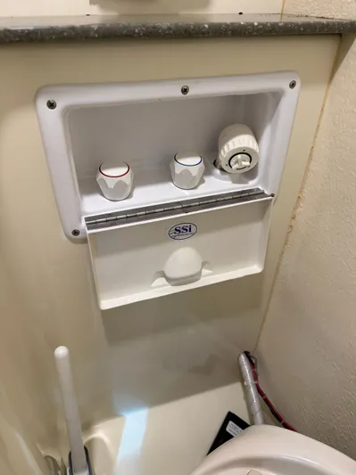 Rhode Waves Yacht Photos Pics Control panel in Eastern 27 Islander Hardback boat, 2018 model.