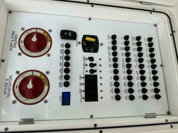  Yacht Photos Pics Control panel of a 2019 Pursuit DC 325 Dual Console boat.