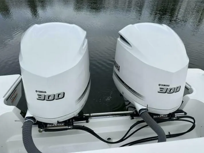  Yacht Photos Pics Twin Yamaha 300 outboard engines on a 2019 Pursuit DC 325 Dual Console boat.