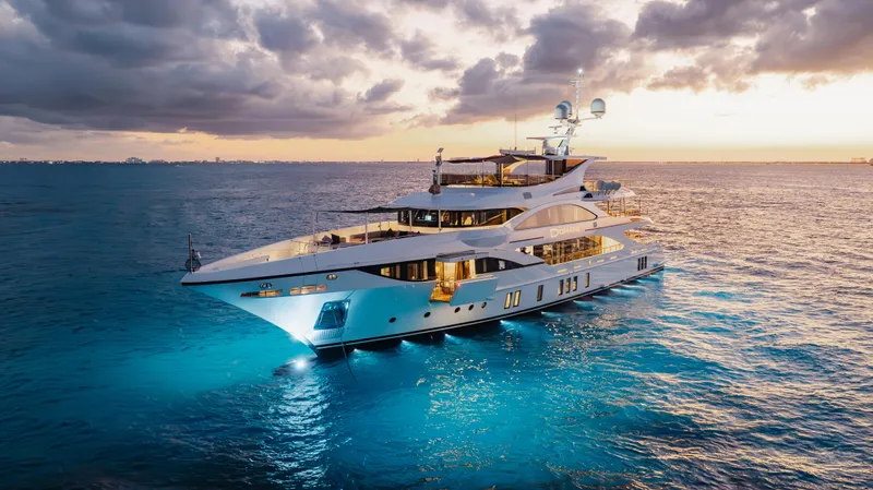 Domani Yacht Photos Pics 