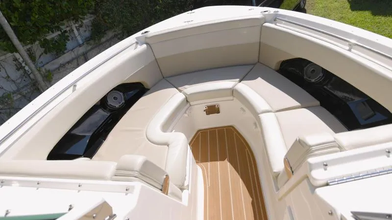 Boston Whaler 280 Vantage Yacht Photos Pics 