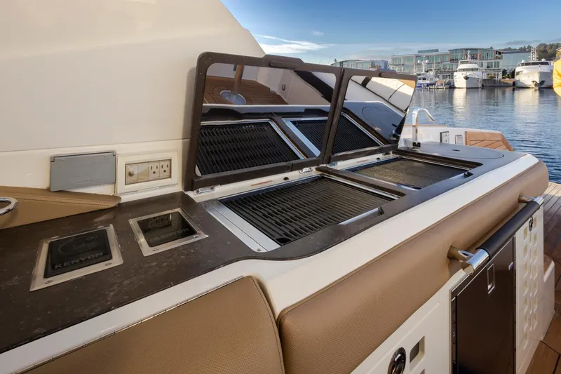 Domaign Yacht Photos Pics Starboard Side Wet Bar