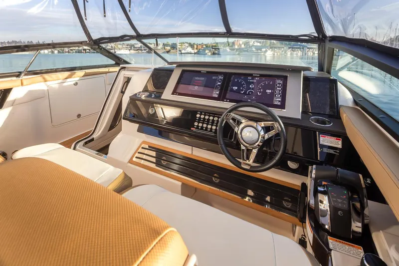 Domaign Yacht Photos Pics Helm