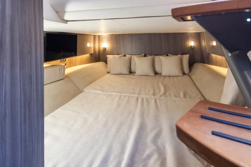 Domaign Yacht Photos Pics Master Stateroom