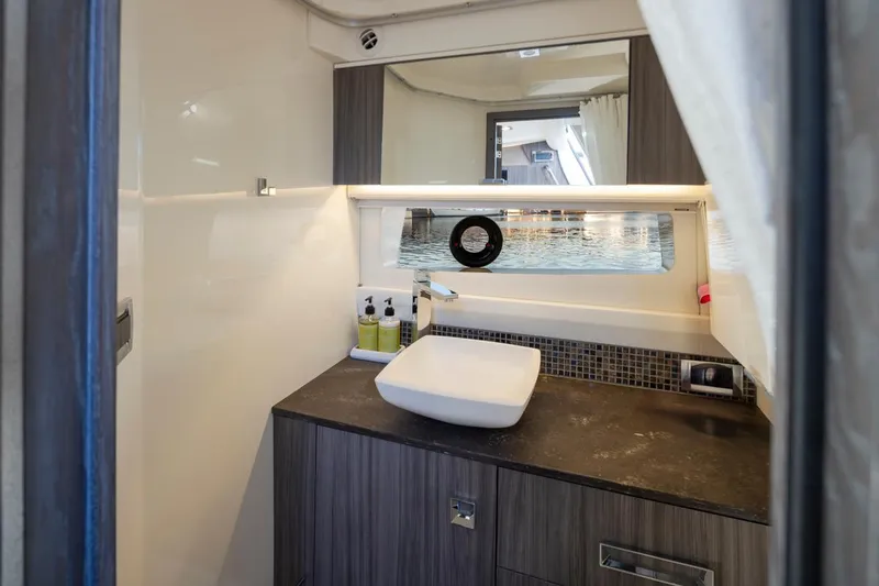 Domaign Yacht Photos Pics Head