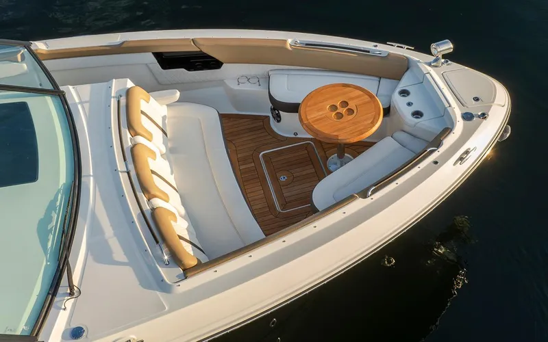 Domaign Yacht Photos Pics Foredeck