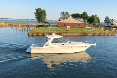 Sea Ray 370 Express Cruiser