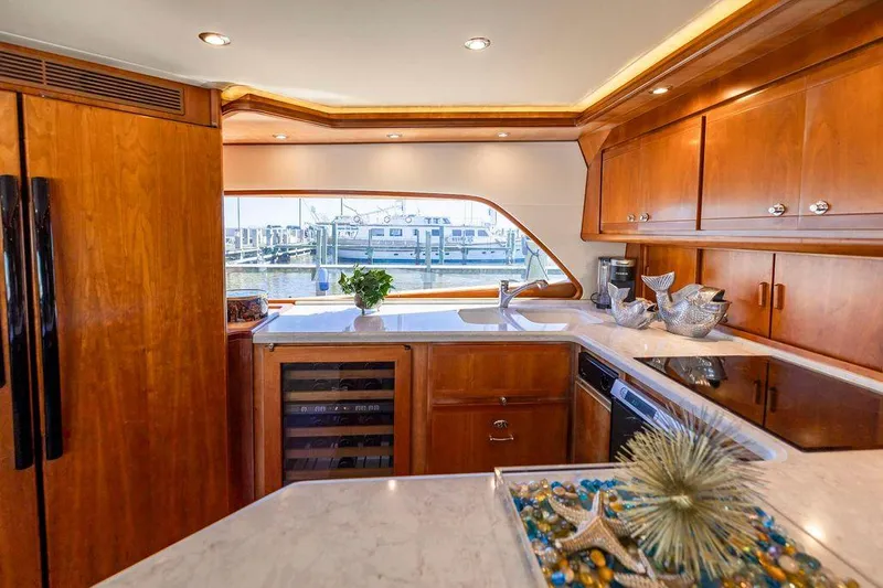 Reel Busy Yacht Photos Pics 