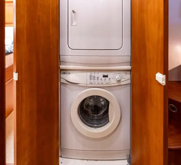 Reel Busy Yacht Photos Pics 