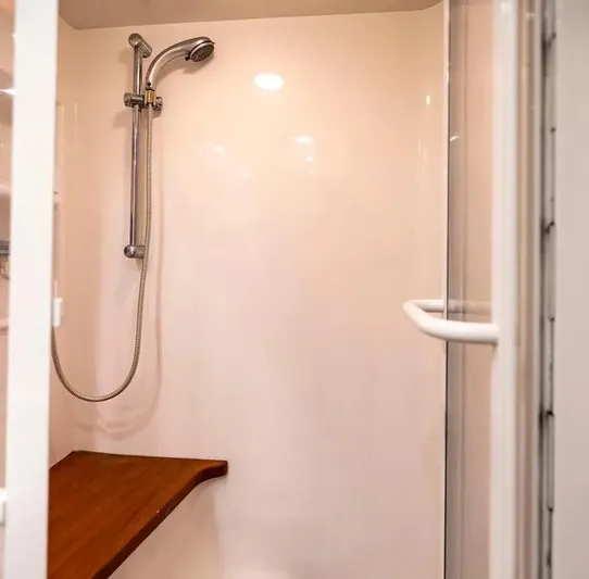 Reel Busy Yacht Photos Pics 