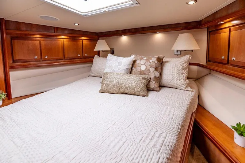 Reel Busy Yacht Photos Pics Forward