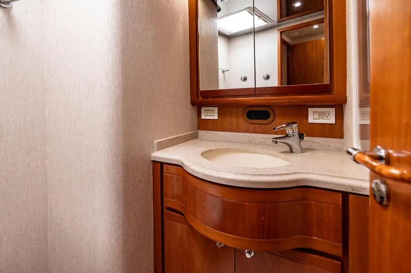 Reel Busy Yacht Photos Pics 