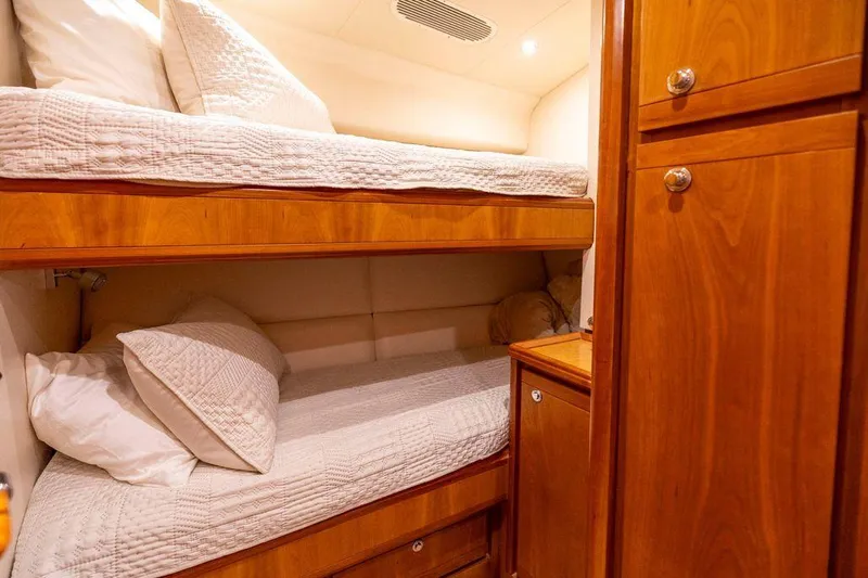 Reel Busy Yacht Photos Pics 