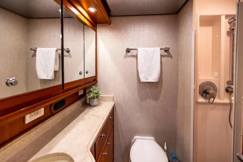 Reel Busy Yacht Photos Pics 