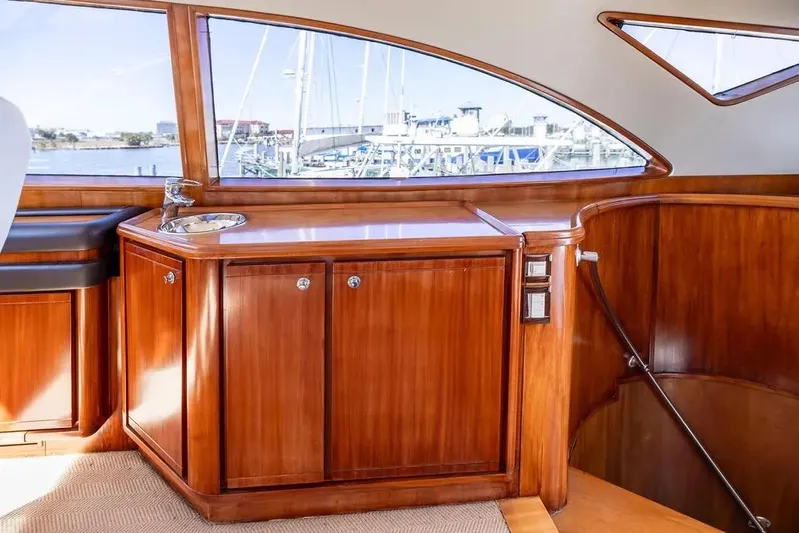 Reel Busy Yacht Photos Pics 