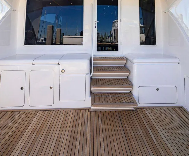 Reel Busy Yacht Photos Pics 