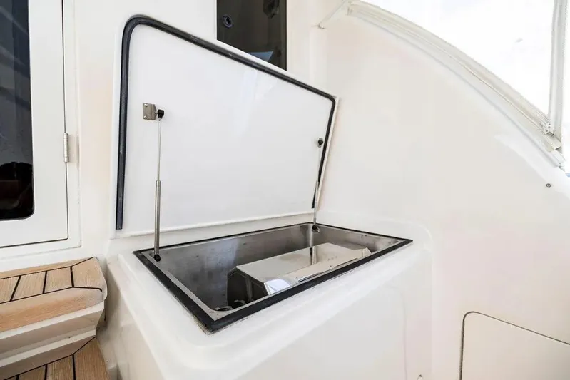 Reel Busy Yacht Photos Pics 