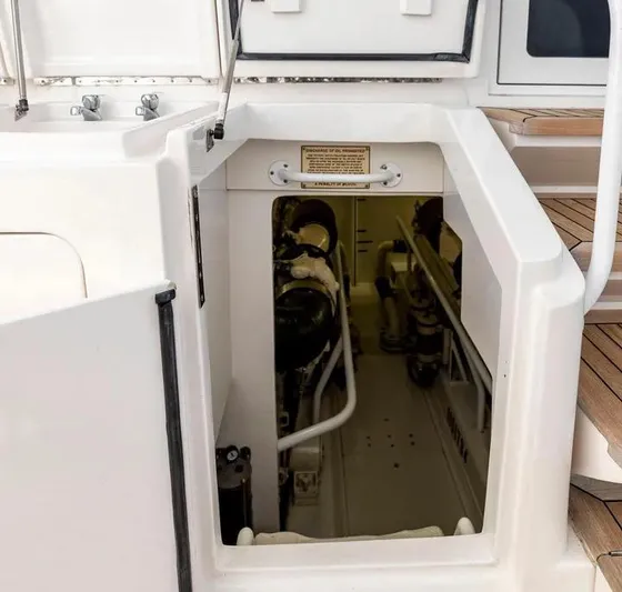 Reel Busy Yacht Photos Pics 