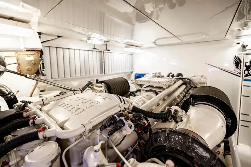 Reel Busy Yacht Photos Pics 