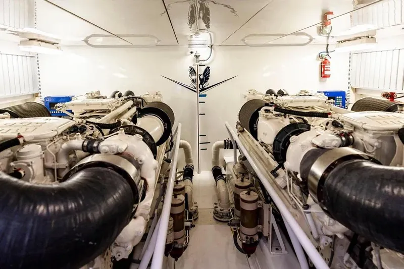 Reel Busy Yacht Photos Pics 