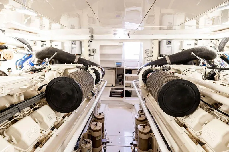 Reel Busy Yacht Photos Pics 