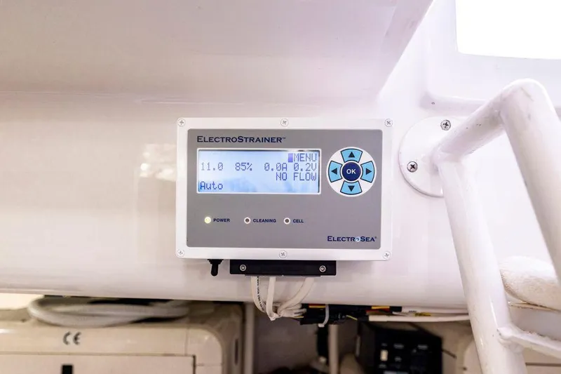 Reel Busy Yacht Photos Pics 