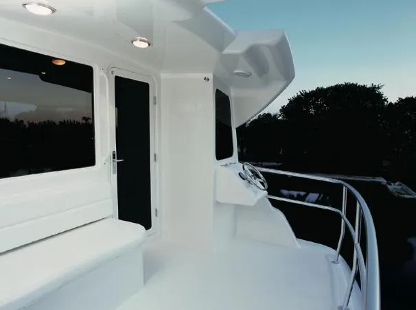 Reel Busy Yacht Photos Pics Pilot House Deck