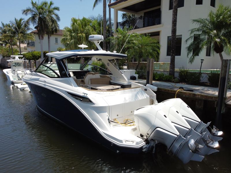 2020 Sea Ray 320 Sundancer Out Boards