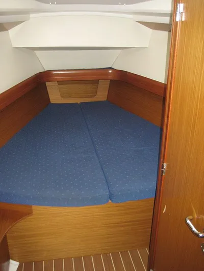 R Yacht Photos Pics Interior cabin of 2006 Jeanneau Sun Odyssey 42 DS with blue bedding.