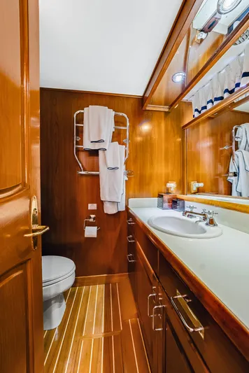 Serenity Yacht Photos Pics Starboard Guest Head