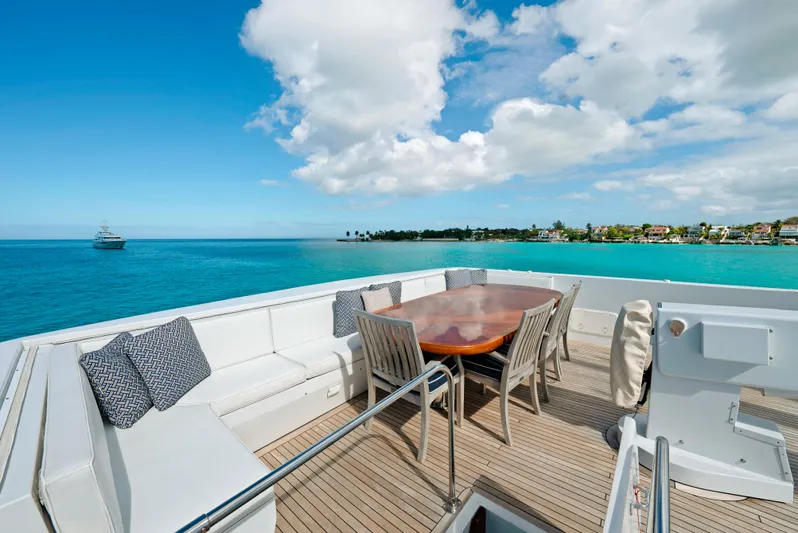 Serenity Yacht Photos Pics SuSundeckndeck