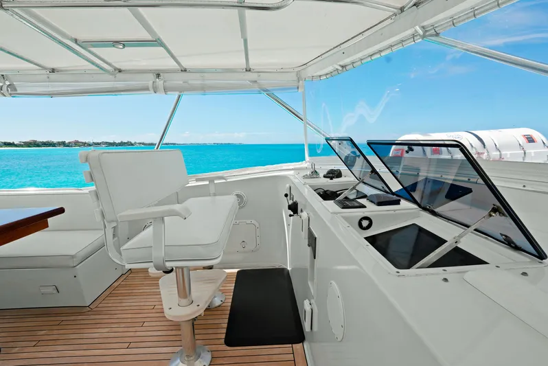 Serenity Yacht Photos Pics Flybridge Helm