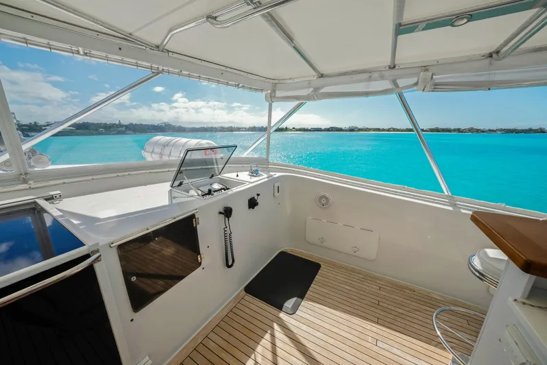 Serenity Yacht Photos Pics Flybridge Wing Station