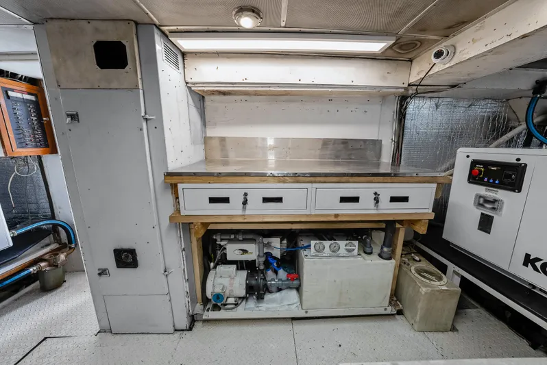 Serenity Yacht Photos Pics Engine Room