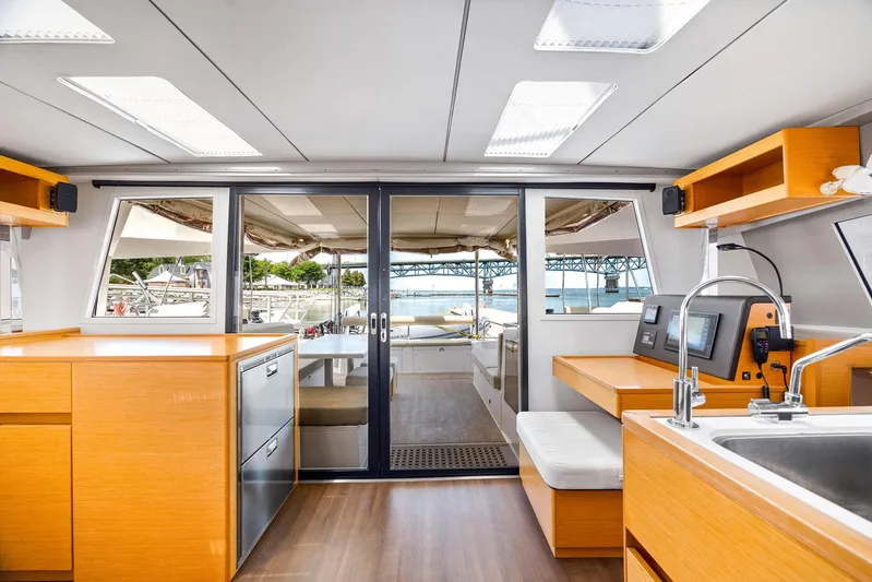 Vlaroda Yacht Photos Pics 