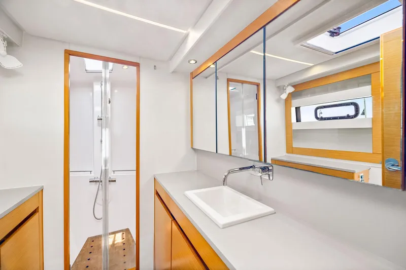 Vlaroda Yacht Photos Pics 