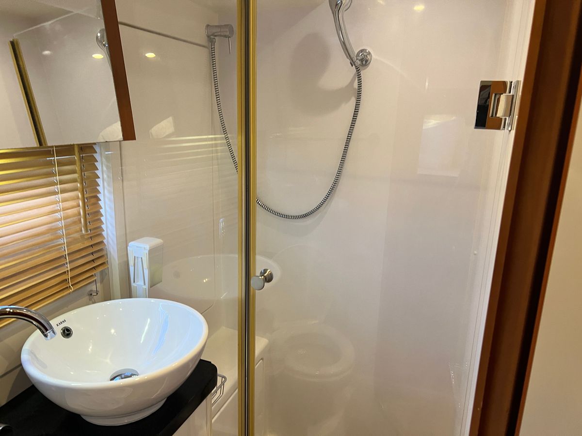 2016 Aquila 48 