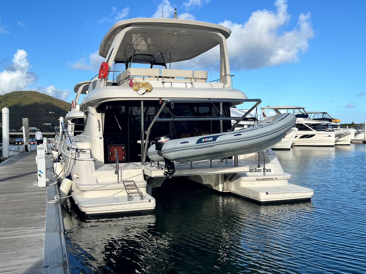 2016 Aquila 48 