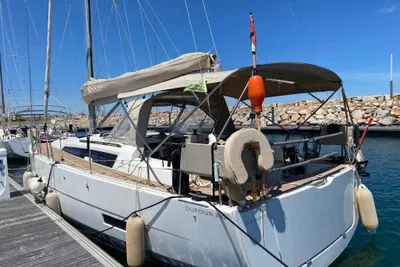 2023 Dufour 390
