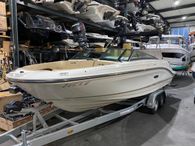 2021 Sea Ray 230 SPX Bowrider