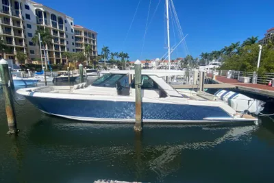 Tiara Yachts 48 LS