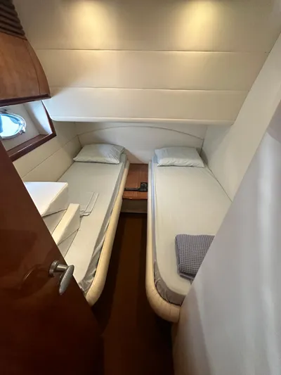  Yacht Photos Pics Twin cabin in 2000 Pershing 54 yacht, featuring cozy beds and soft lighting.